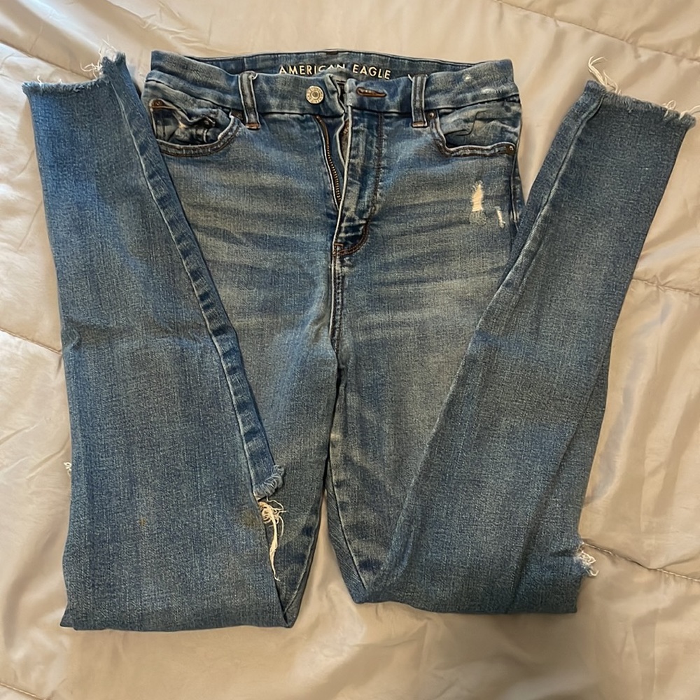 Super high-rise American Eagle Distressed Skinny Jeans